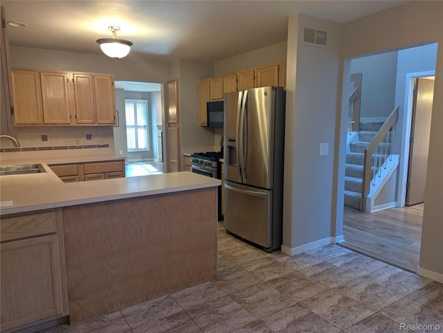 9327 Eastwind Drive 6, Livonia, MI 48150