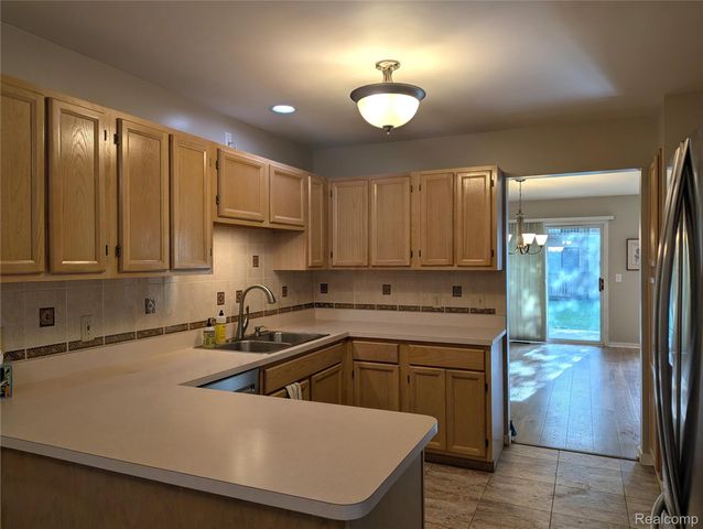 9327 Eastwind Drive 6, Livonia, MI 48150