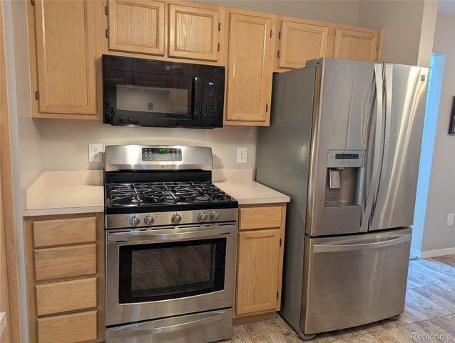 9327 Eastwind Drive 6, Livonia, MI 48150