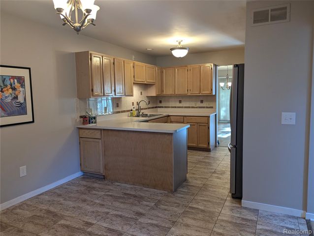 9327 Eastwind Drive 6, Livonia, MI 48150