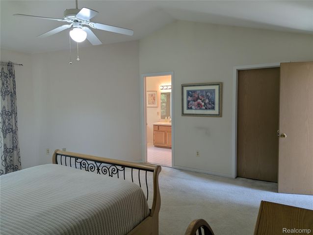 9327 Eastwind Drive 6, Livonia, MI 48150