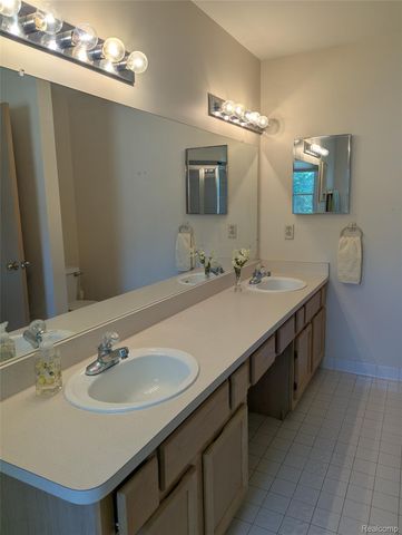 9327 Eastwind Drive 6, Livonia, MI 48150