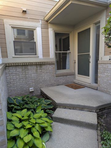 9327 Eastwind Drive 6, Livonia, MI 48150