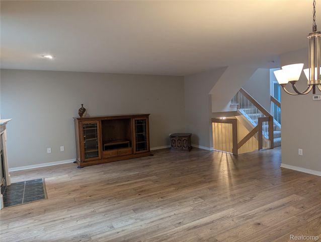 9327 Eastwind Drive 6, Livonia, MI 48150