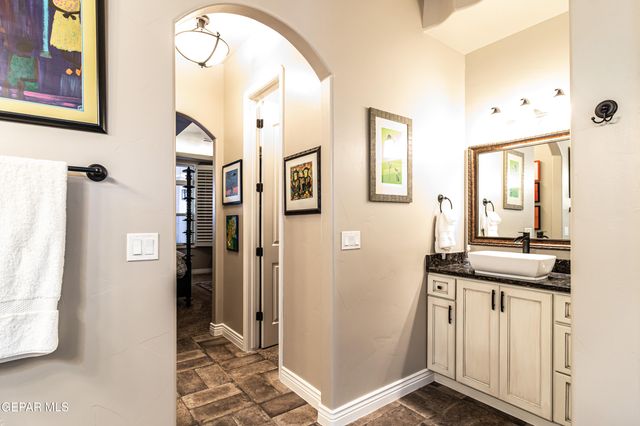 524 S Festival Drive, El Paso, TX 79912