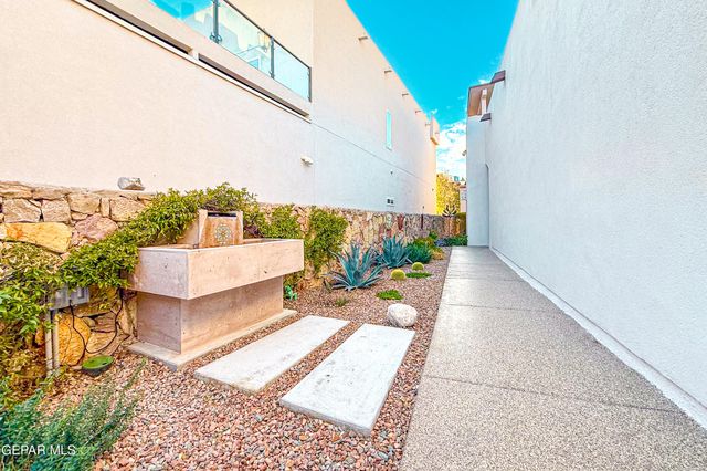 524 S Festival Drive, El Paso, TX 79912