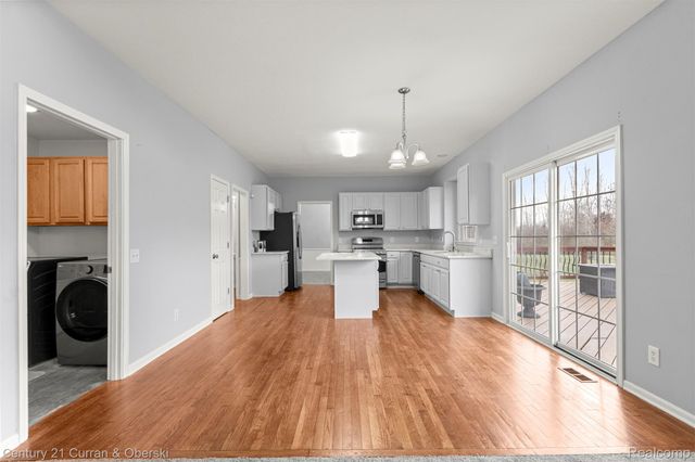 6900 Lakeway Street, Ypsilanti, MI 48197