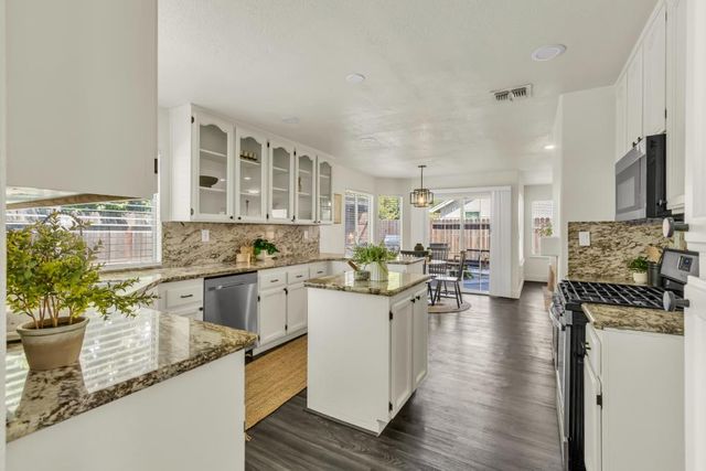 8525 Sutter Creek Way, Antelope, CA 95843