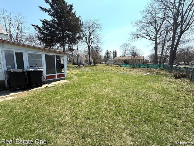 18318 Deering Street, Livonia, MI 48152