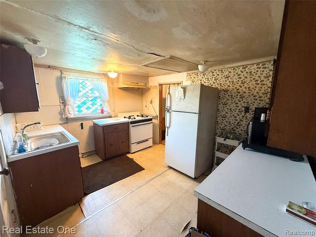 18318 Deering Street, Livonia, MI 48152