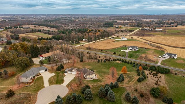 8594 Gossman Lane NW, Rochester, MN 55901