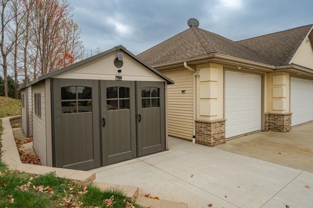 8594 Gossman Lane NW, Rochester, MN 55901