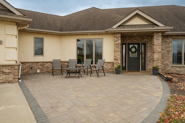 8594 Gossman Lane NW, Rochester, MN 55901