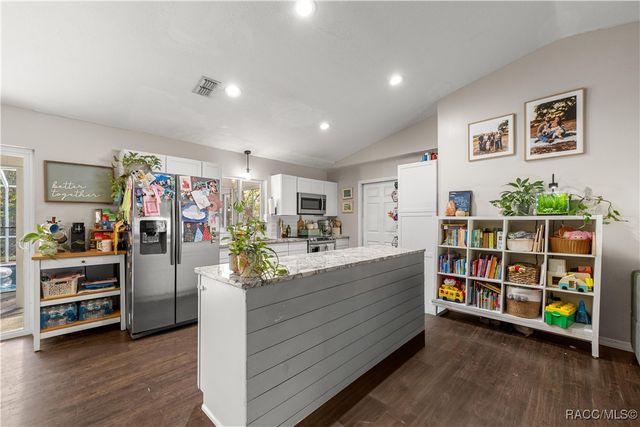 2020 E Newhaven Street, Inverness, FL 34453