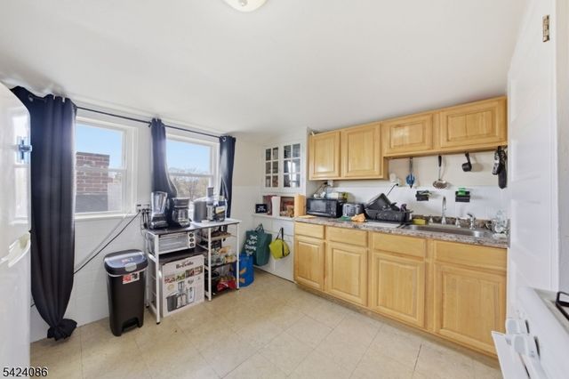 27 Longview St, West Orange Twp., NJ 07052