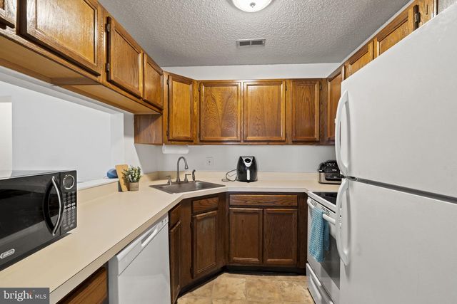 5302-A ABERDEEN DR, Mount Laurel, NJ 08054