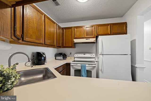 5302-A ABERDEEN DR, Mount Laurel, NJ 08054