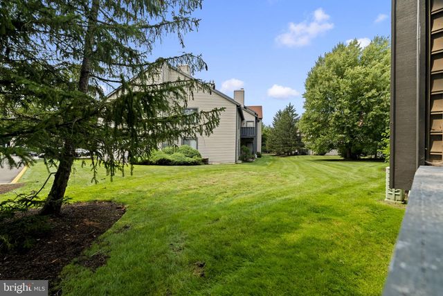 5302-A ABERDEEN DR, Mount Laurel, NJ 08054