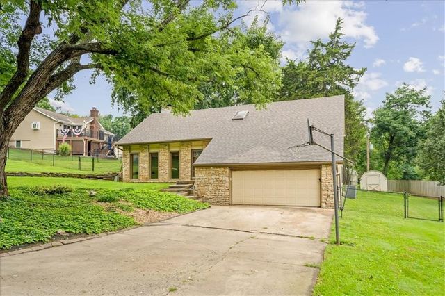 6908 Millridge Street, Shawnee, KS 66218