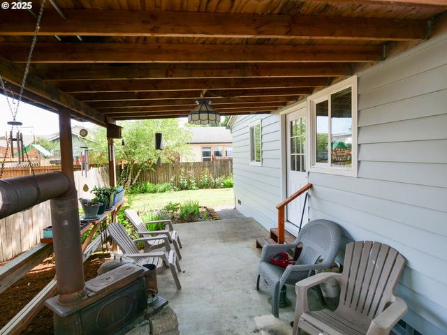 154 N 5TH St, St Helens, OR 97051