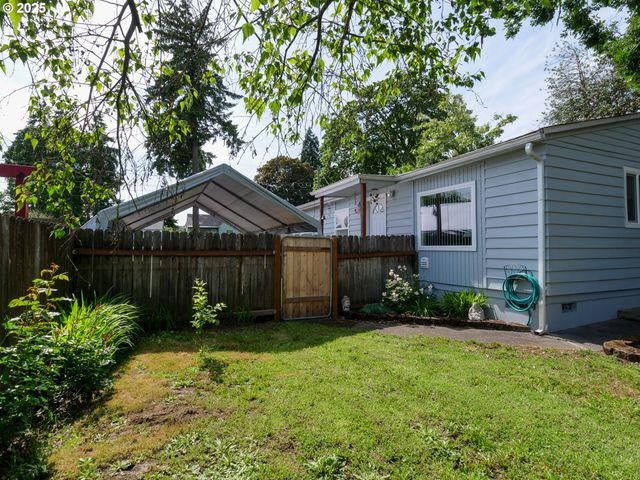 154 N 5TH St, St Helens, OR 97051