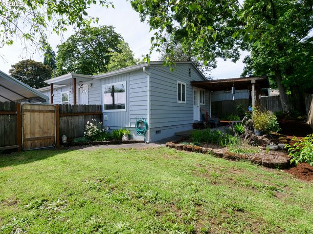 154 N 5TH St, St Helens, OR 97051