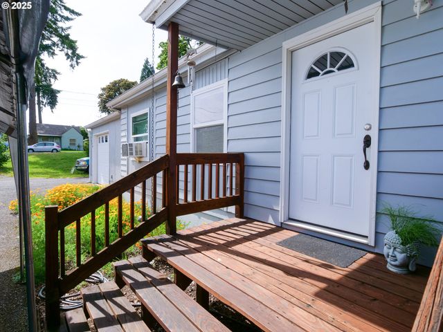 154 N 5TH St, St Helens, OR 97051