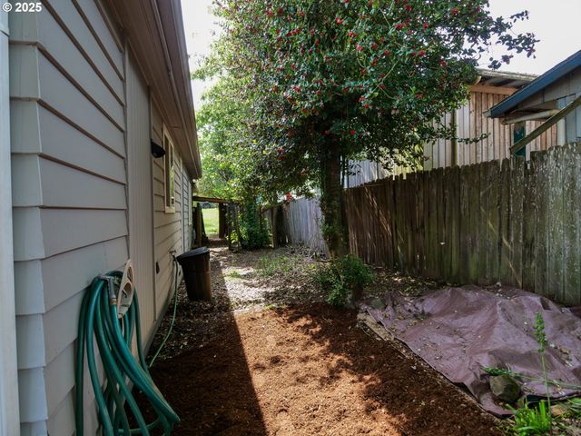 154 N 5TH St, St Helens, OR 97051