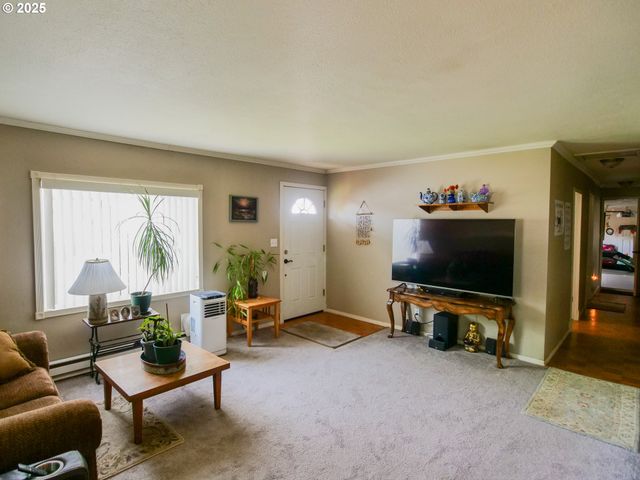 154 N 5TH St, St Helens, OR 97051