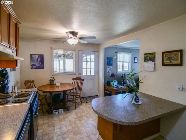 154 N 5TH St, St Helens, OR 97051
