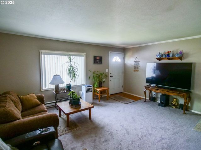 154 N 5TH St, St Helens, OR 97051