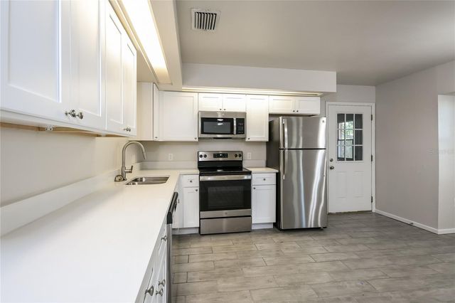 104 LIGHTER LOG LANE, Auburndale, FL 33823