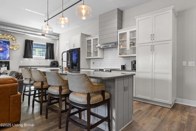 210 Mulberry St, Jeffersonville, IN 47130