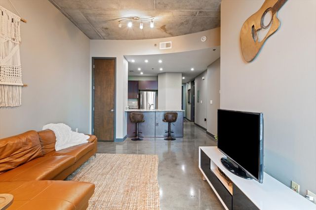 1510 Demonbreun St Apt 706, Nashville, TN 37203