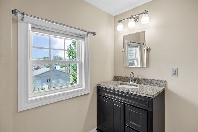 716 8th Street SW, Cedar Rapids, IA 52404