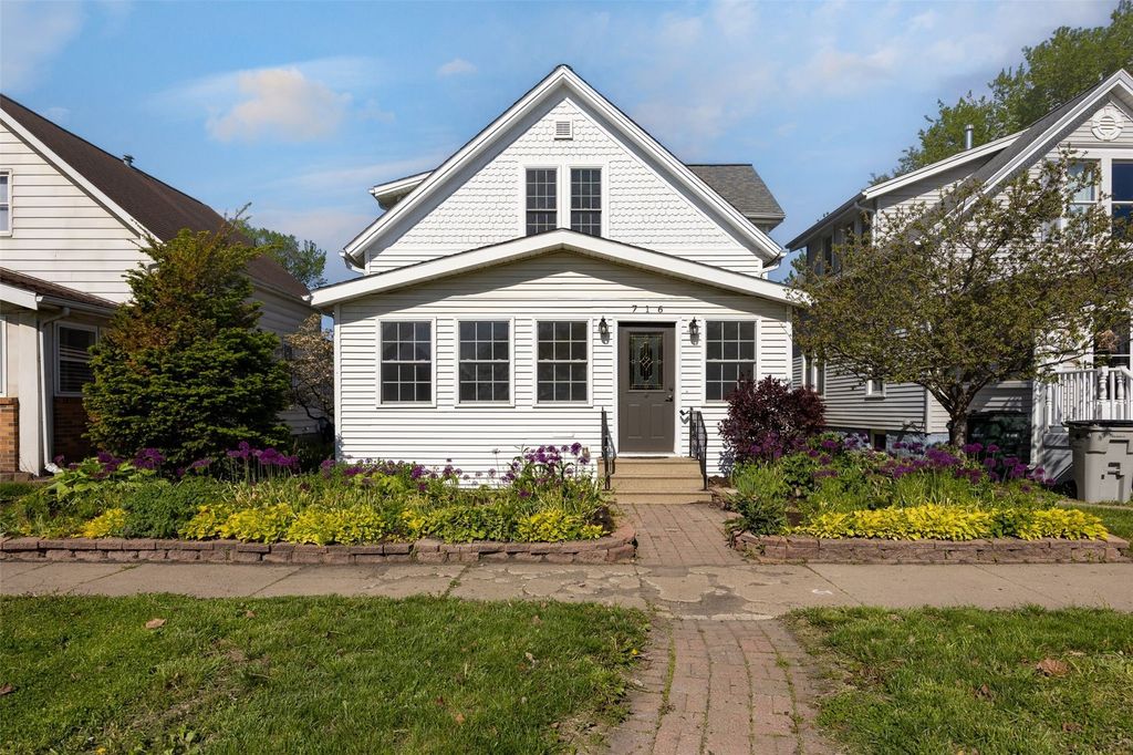 716 8th Street SW, Cedar Rapids, IA 52404