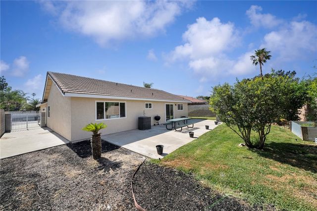 8871 Grace Street, Fontana, CA 92335