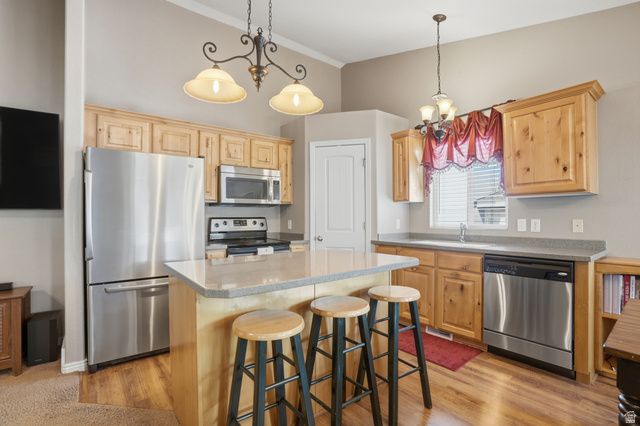 7063 W DRY SYCAMORE LN, West Jordan, UT 84081