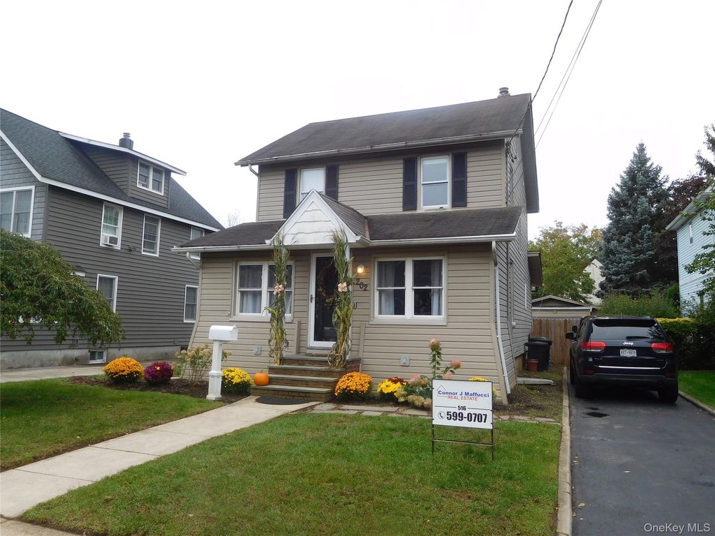 202 Linden Street, Rockville Centre, NY 11570 — exterior