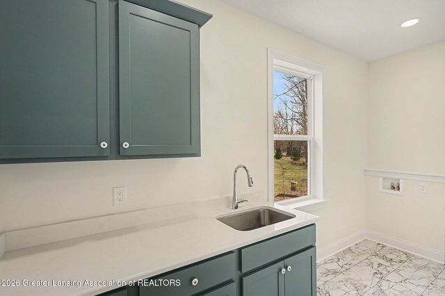 917 Chickasaw Drive, Mason, MI 48854