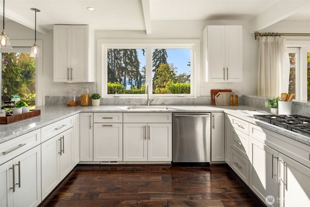 4600 92nd Avenue NE, Yarrow Point, WA 98004
