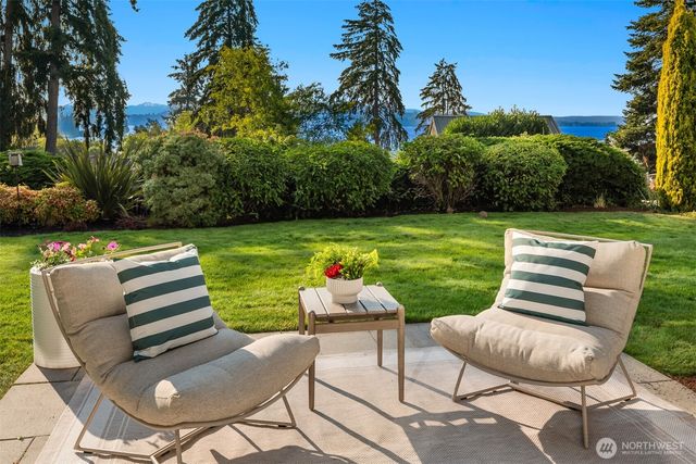 4600 92nd Avenue NE, Yarrow Point, WA 98004