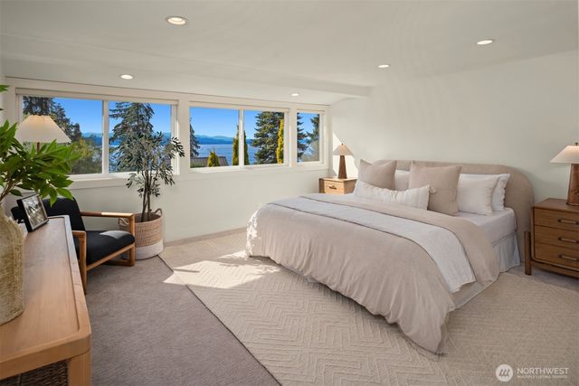 4600 92nd Avenue NE, Yarrow Point, WA 98004