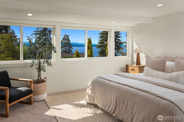 4600 92nd Avenue NE, Yarrow Point, WA 98004