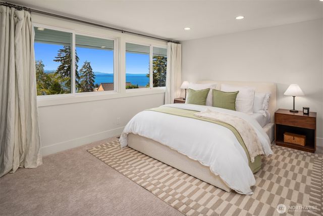 4600 92nd Avenue NE, Yarrow Point, WA 98004