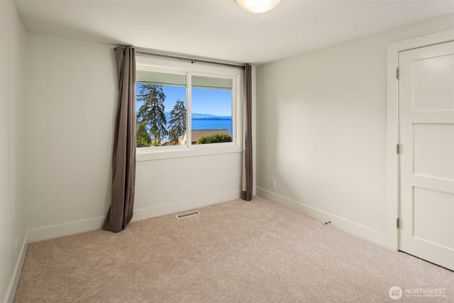 4600 92nd Avenue NE, Yarrow Point, WA 98004