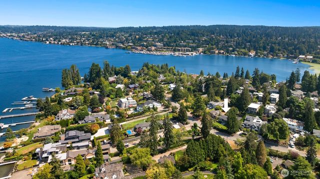 4600 92nd Avenue NE, Yarrow Point, WA 98004
