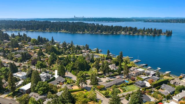 4600 92nd Avenue NE, Yarrow Point, WA 98004