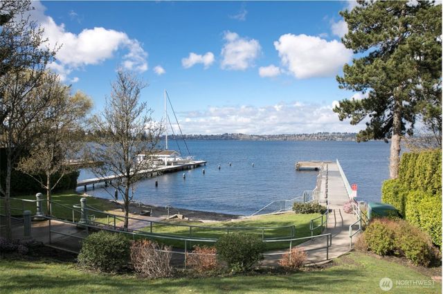 4600 92nd Avenue NE, Yarrow Point, WA 98004