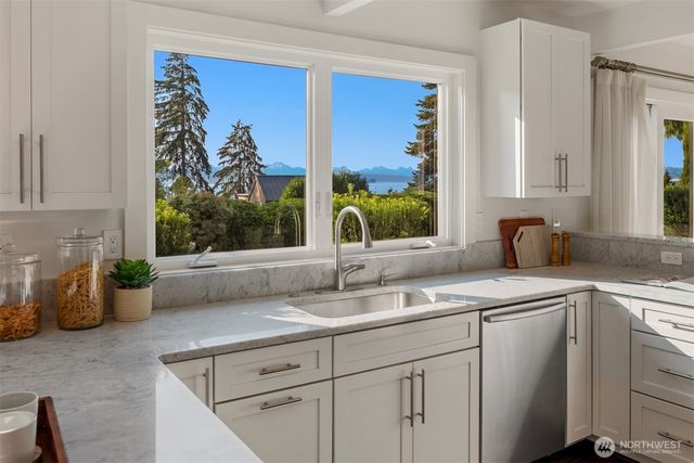 4600 92nd Avenue NE, Yarrow Point, WA 98004